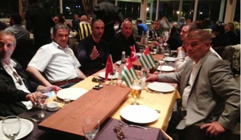 Abhazyalı Konuklarla Akşam Yemeği