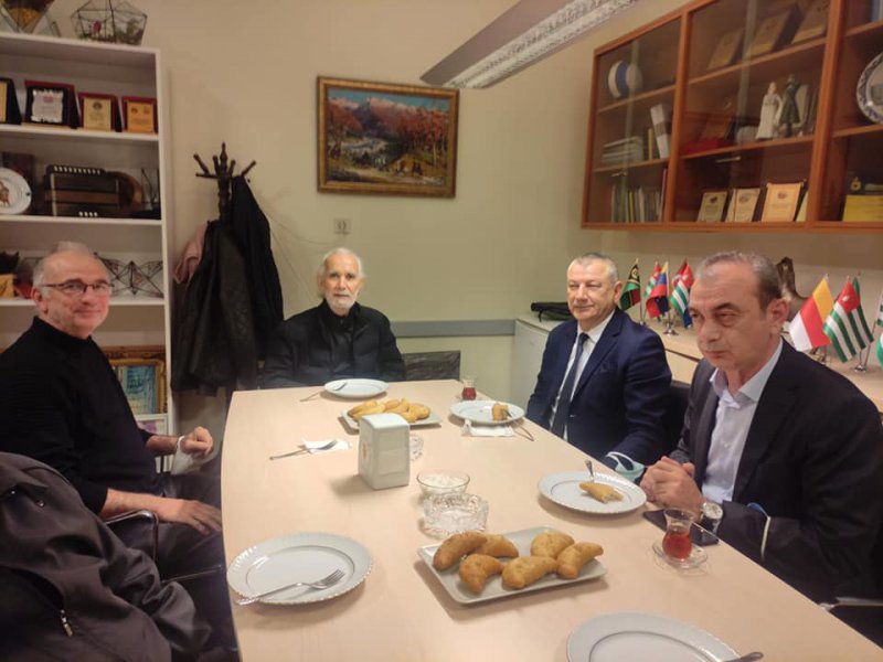 Abhaz-Fed Genel Başkan Adaylarımızdan Oral Kobaş Derneğimizi Ziyaret Etti